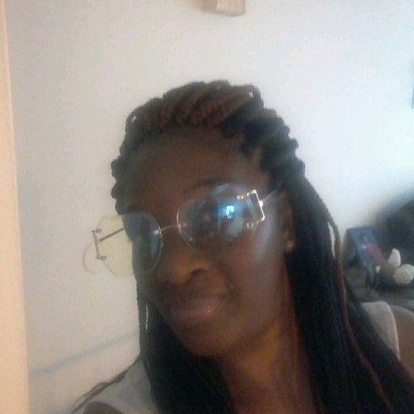 Meet your Posher, Yolanda - Picture 1 of 1